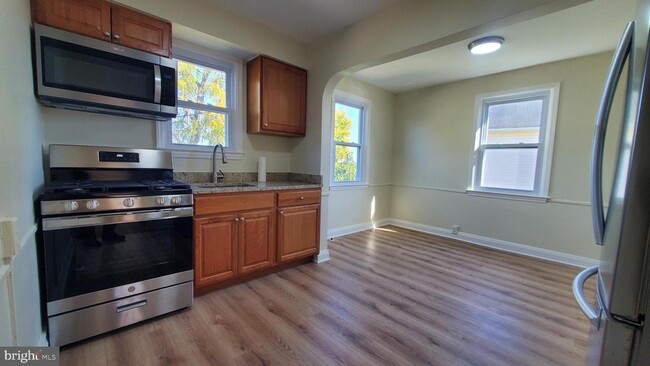 Building Photo - 929 Maiden Choice Ln