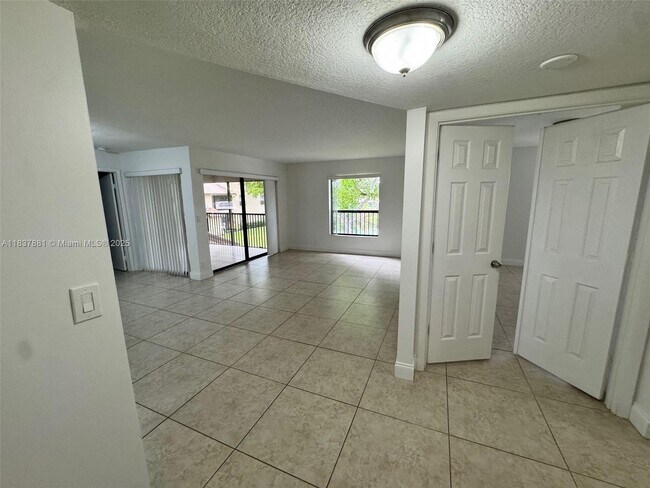 Building Photo - 3817 Cocoplum Cir