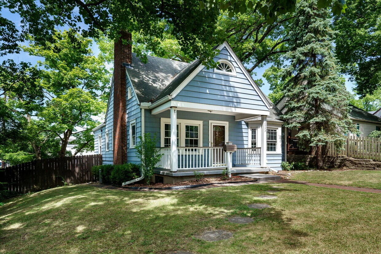 Primary Photo - 2935 Glenmore Ave