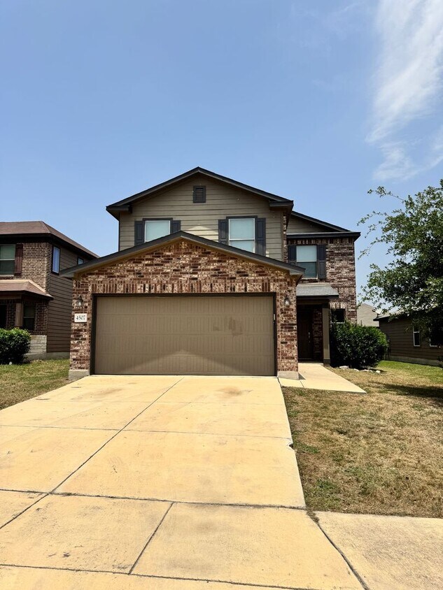 Foto principal - Ready for Move In! Spacious 4 bedroom 3 ba...
