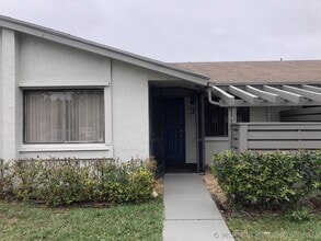 Building Photo - 445 Lakeview Dr