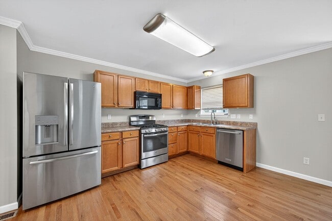 Building Photo - Charming 3-bedroom, 2-bath townhouse