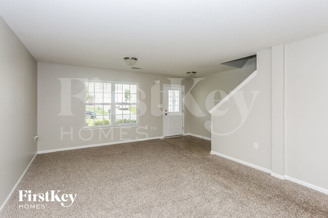 Building Photo - 2885 Village Center Dr