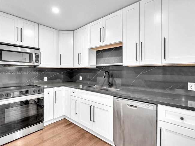 Building Photo - 3193 Taft St