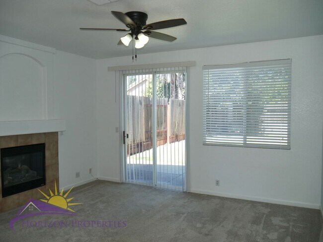Foto del edificio - Bright Open 2 Bed 2 Bath 1,043 Sq Ft Antelope home