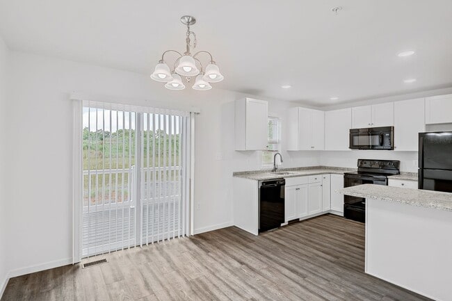 Building Photo - 413 Lindsay Dr