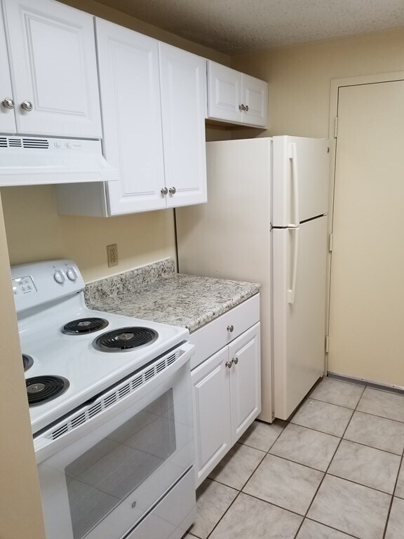 Building Photo - 46 Silver Hill Ln