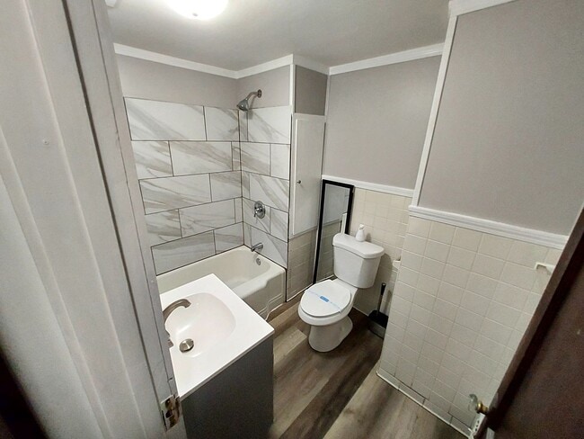 Building Photo - Welcome to your new home! 2 bed 1 bath single family house