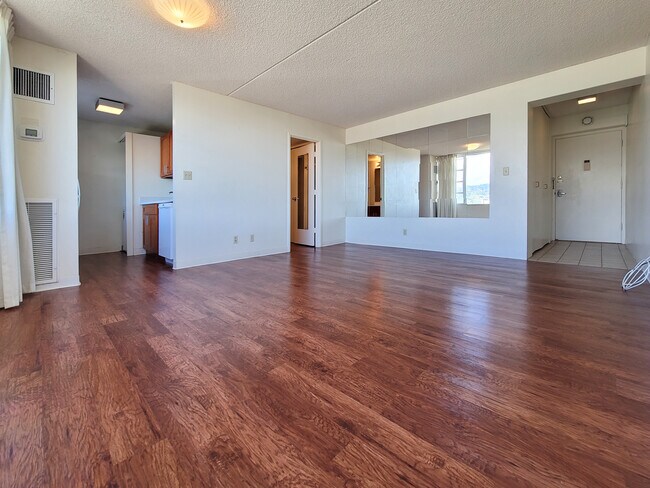 Building Photo - 400 Hobron Ln