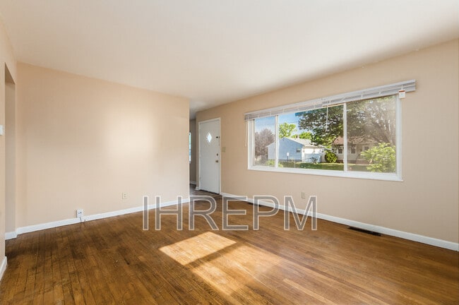 Building Photo - 2063 Belcher Dr