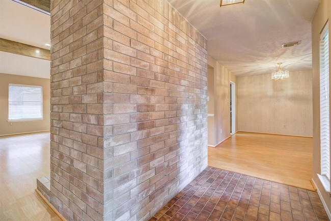 Building Photo - 14715 Knightsway Dr