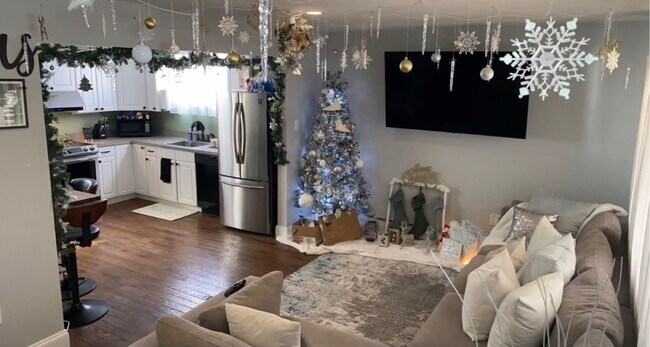 Cocina y sala de estar - 540 Airy Ave