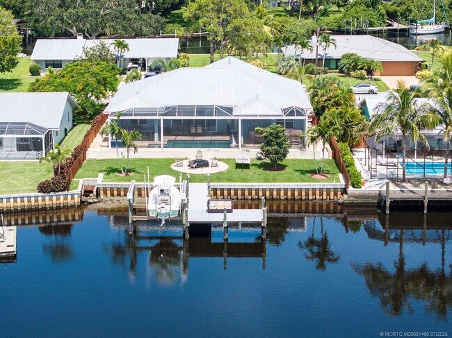 Foto del edificio - 562 SW Pine Tree Ln