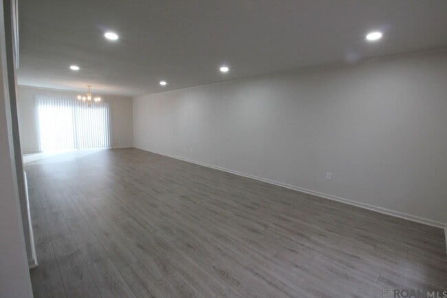 Foto del edificio - 10111 Jefferson Hwy