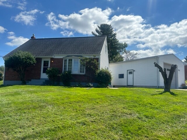 Building Photo - 2415 S Lumber St