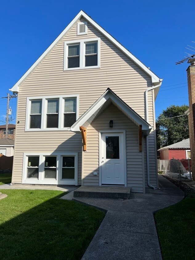Primary Photo - 5433 S Millard Ave