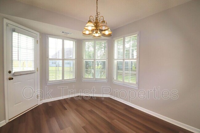 Foto del edificio - 294 Hastings Dr