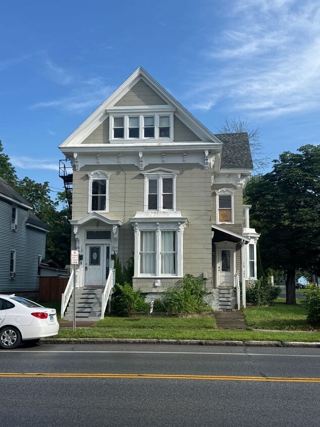 Foto principal - 302-304 Lenox Ave