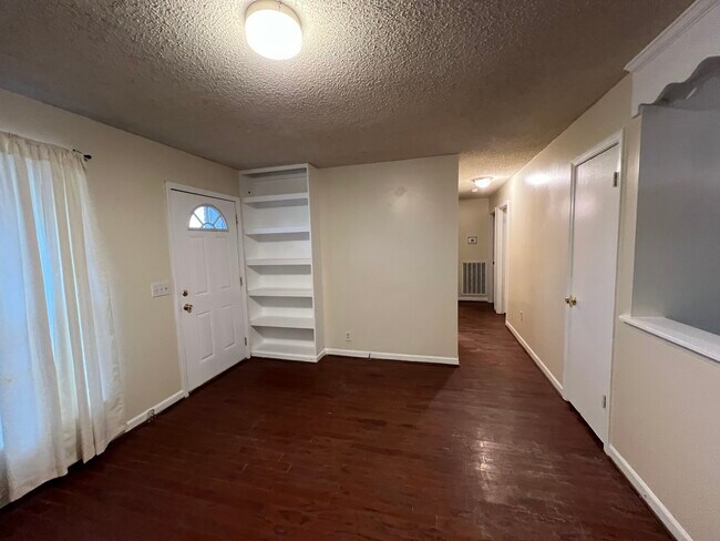 Living area - 3104 Stoney Brook Cir