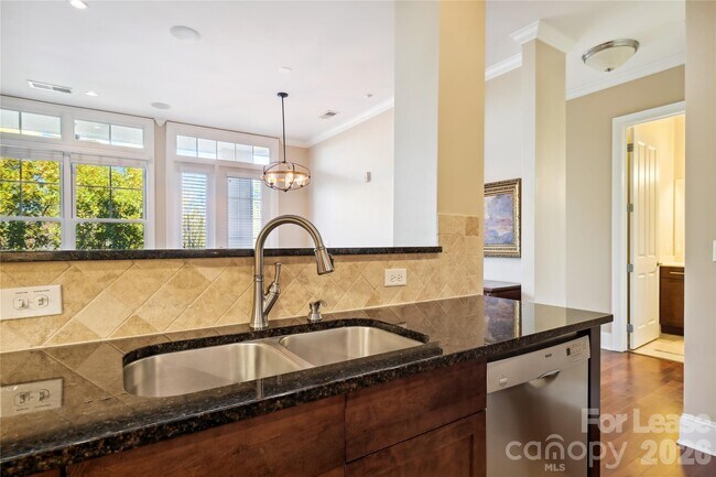 Foto del edificio - 5425 Closeburn Rd