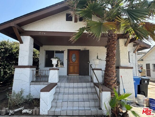 Foto del edificio - 1536 N Mariposa Ave