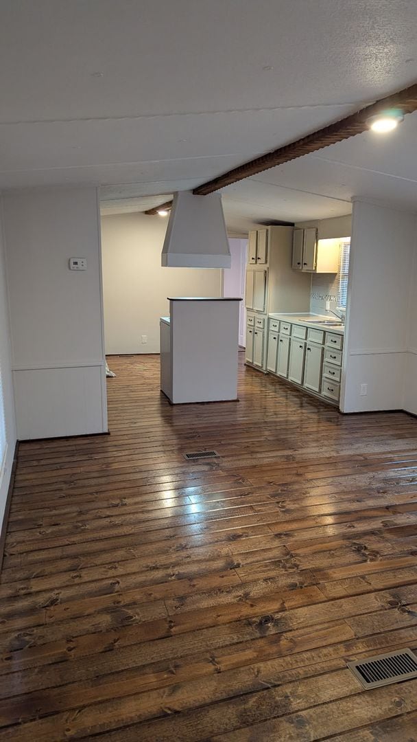 Building Photo - 2 Bedrooms and 2 Bathroom Mobile home