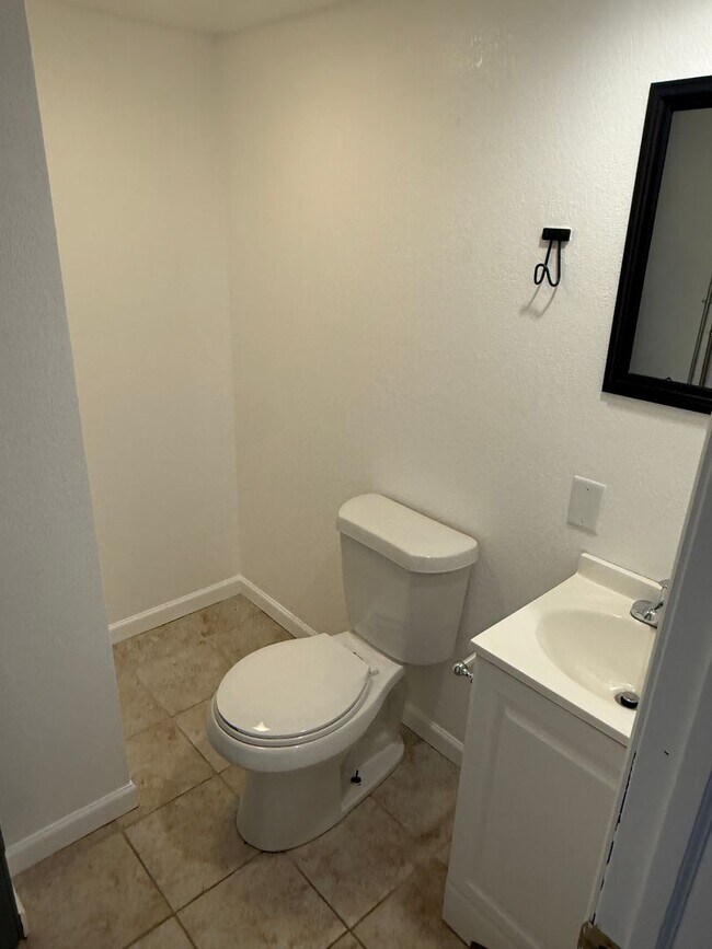 Building Photo - Updated 2 bedroom, 2 1/2 bath in Wheat Ridge