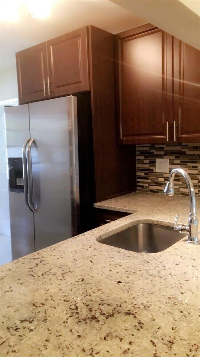 Foto del edificio - 4972 Regina Ct