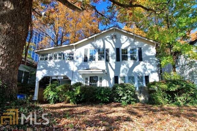 Building Photo - Calling all dog lovers! 1 Bedroom Condo in...