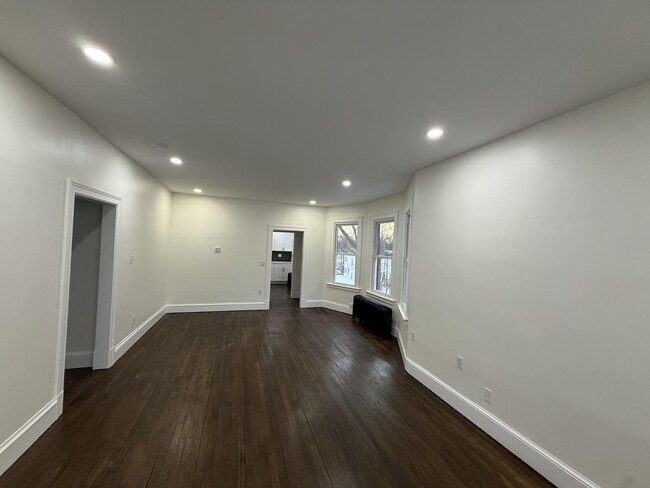 Building Photo - 63 Ashford St