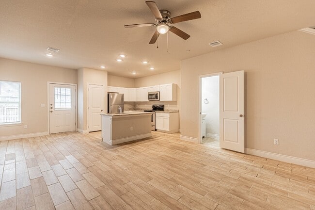 Building Photo - 7318 Savannah Brooks