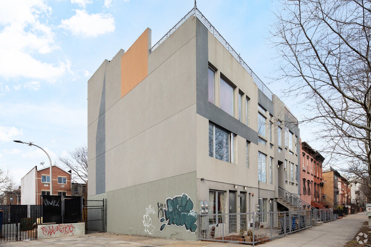 Building Photo - 417-421 Pulaski St