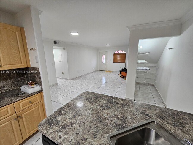 Foto del edificio - 10915 W Okeechobee Rd