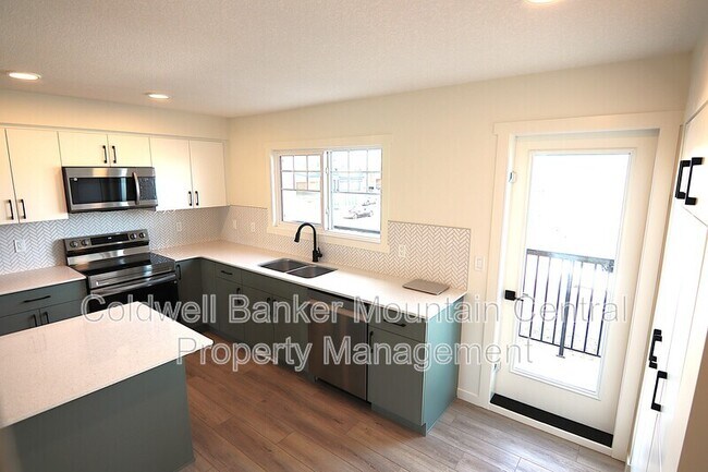 Photo du bâtiment - 22825-22884 84 Ave NW