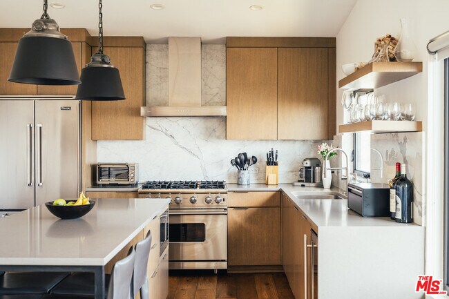 Foto del edificio - 8179 Mannix Dr