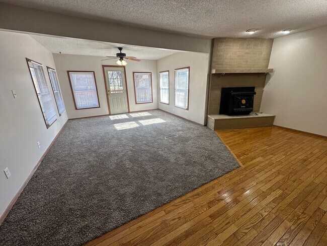 Building Photo - Bueatiful Home in Springfield, MO