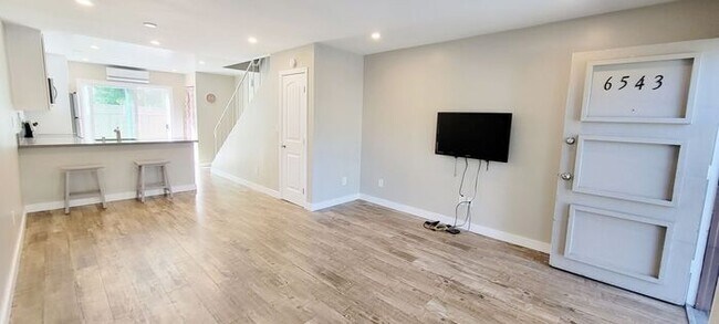 Foto del edificio - Charming 2BR Retreat with Private Patio, Scenic Views & Resort-Style Amenities