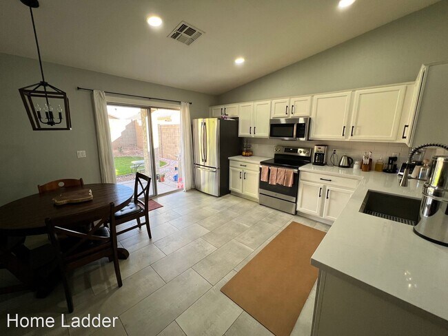 Foto del edificio - 3 br, 2 bath House - 10050 E Plata Ave