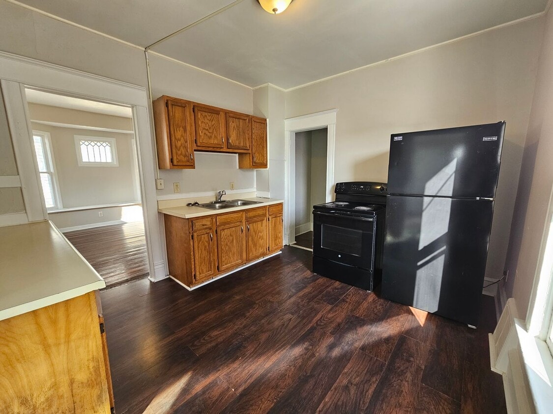 Primary Photo - NE 2 bedroom house, Fenced Yard, 1 Stall G...