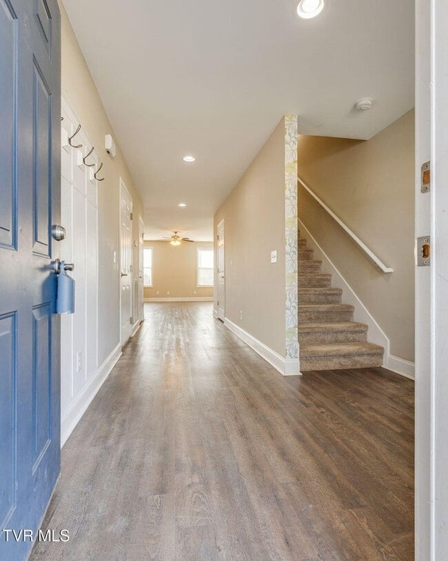 Building Photo - For Rent — Modern Duplex Near Historic Jonesborough