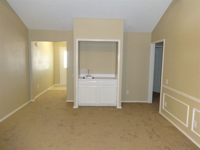 Foto del edificio - 8812 Crestbrook Drive