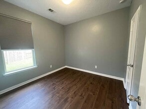 Building Photo - 2802 Mezzomonte Ln