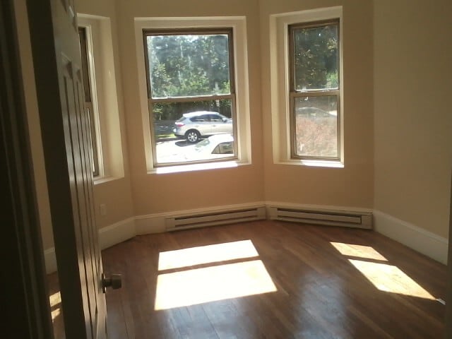 Building Photo - 131 Park Dr