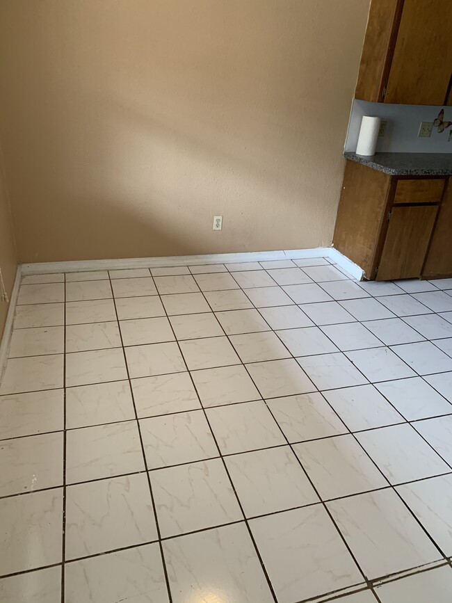 Building Photo - 2006 Williams St