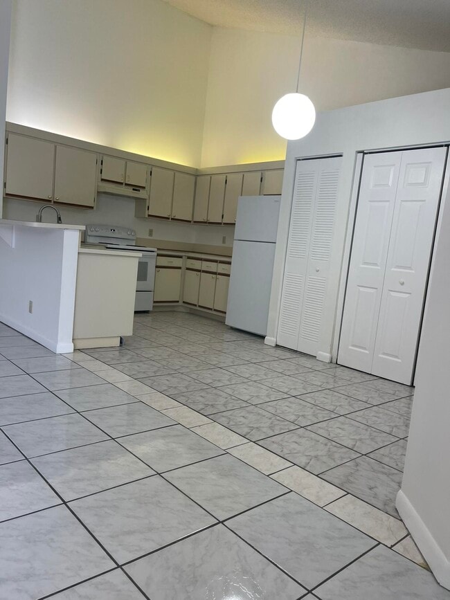 Foto del edificio - 4379 Woodstock Dr