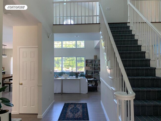 Building Photo - 12 Cedarfield Ln