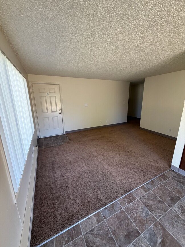 Foto del edificio - (473) Walnut Duplex - 2 Bedroom / 1 Bathroom