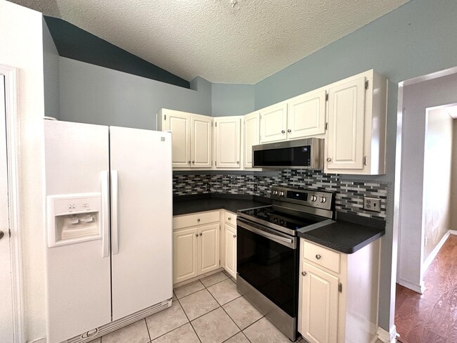 Building Photo - 139 Steeplechase Dr