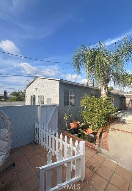 Foto del edificio - 8854 Dorrington Ave