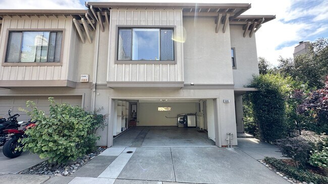Building Photo - Spacious 4-Story Townhouse with Panoramic ...